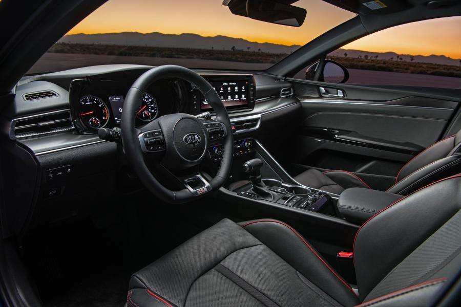 Торпедо Kia K5 GT 2020 года  (NA) (фото 19 из 30)